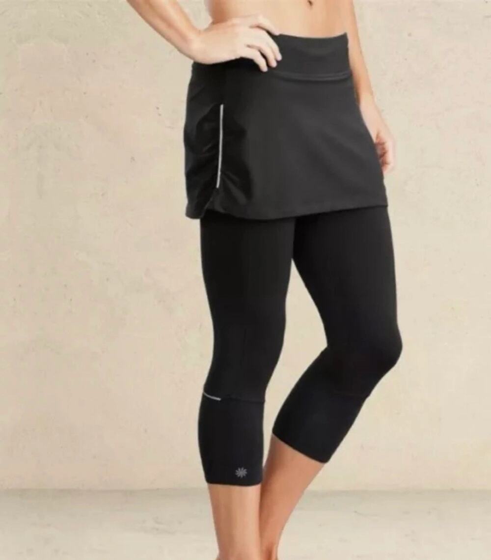 EUC Women’s Athleta Contender 2-in-1 Skirted Capri Black Large Workout Pants